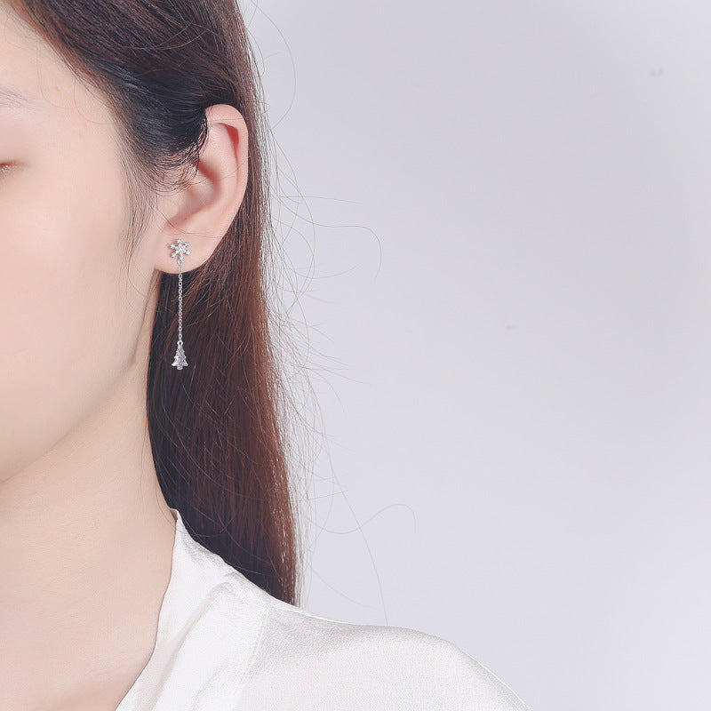 Women’s earrings with sparkling snowflake pendant and chain embellishment Land Girl