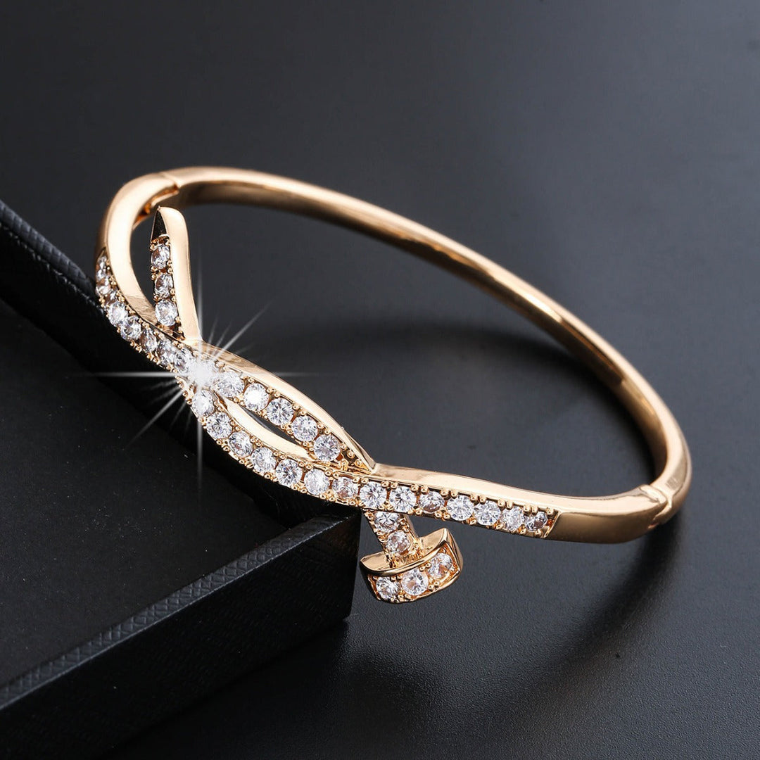 Ladies bracelet with elaborate infinity symbol and sparkling zirconia Land Girl
