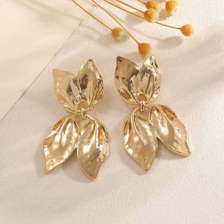 Ladies earrings in elegant leaf design Land Girl