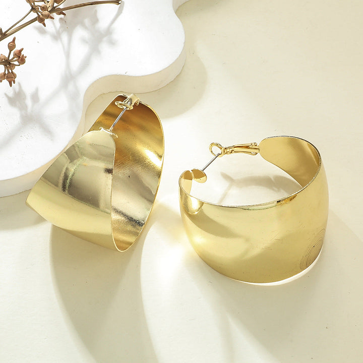 Women's Hanging Earrings in Elegant Wave Pattern Land Girl