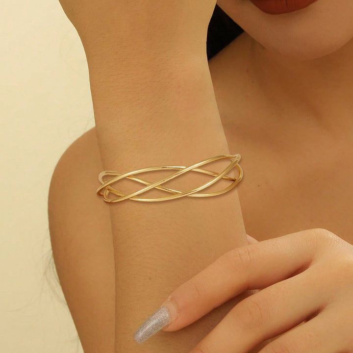 Ladies' bangle with elegant curved design Land Girl