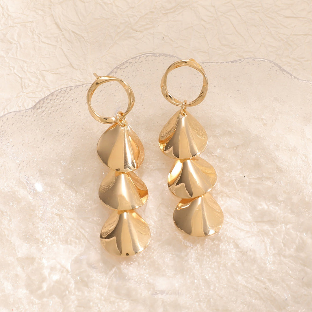 Women Hanging Earrings with Elegant Shell Design Land Girl