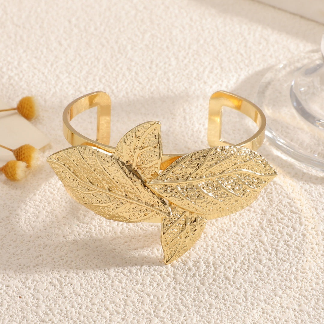 Women’s bracelet with elaborate leaf design Land Girl