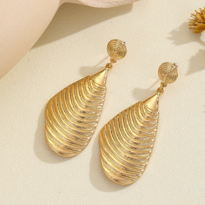 Ladies Elegant Earrings made of high-quality, textured metal Land Girl