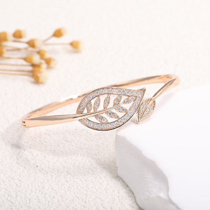 Ladies bracelet with elaborate infinity symbol and sparkling zirconia Land Girl