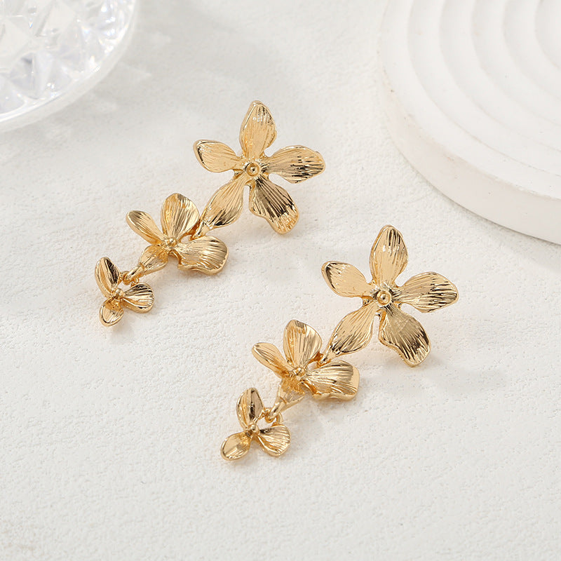 Women's Hanging Earrings with Floral Elements and Elegant Design Land Girl