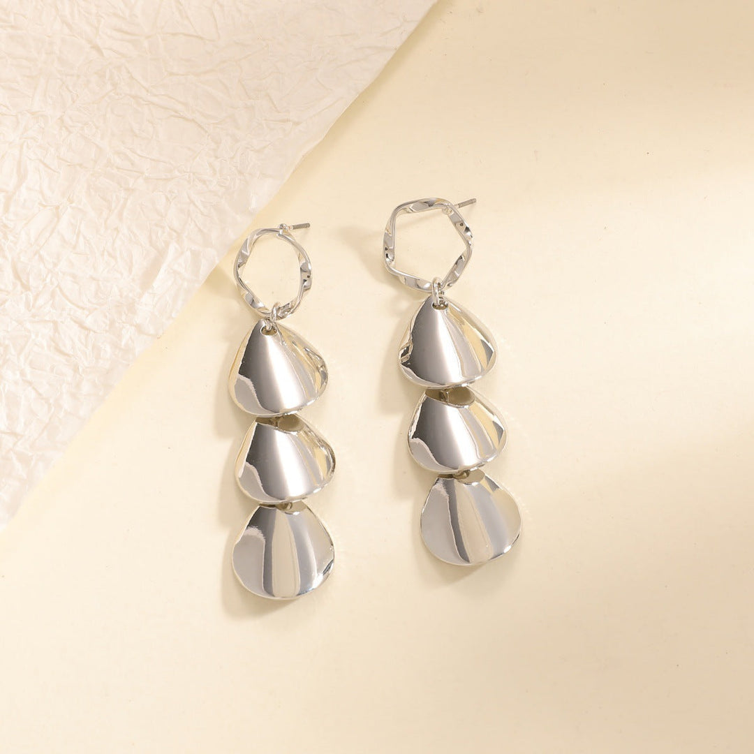 Women Hanging Earrings with Elegant Shell Design Land Girl