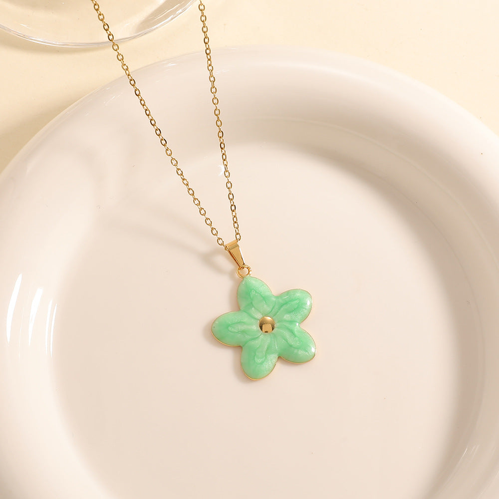 Women’s necklace with elaborately designed flower pendant Land Girl