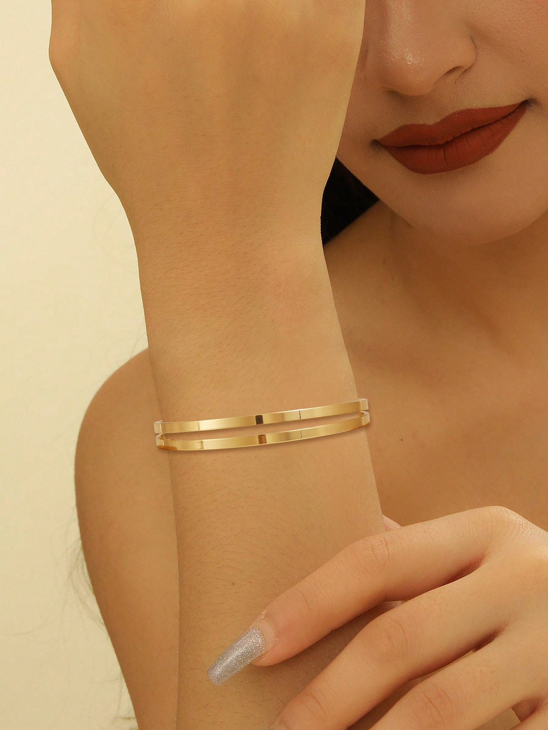 Ladies' bangle with elegant curved design Land Girl
