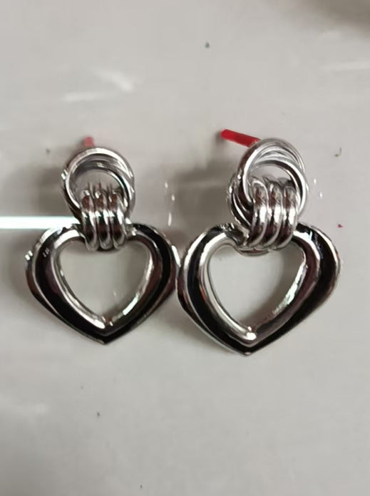 Women’s earrings in modern heart design Land Girl