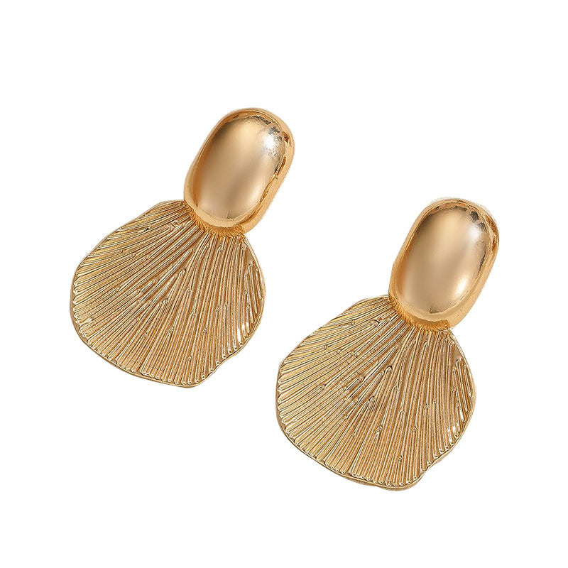 Ladies Hanging Earrings with Luxurious Leaf Design Land Girl
