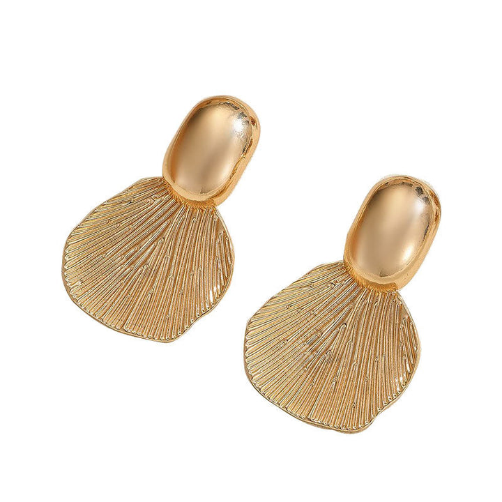 Ladies Hanging Earrings with Luxurious Leaf Design Land Girl