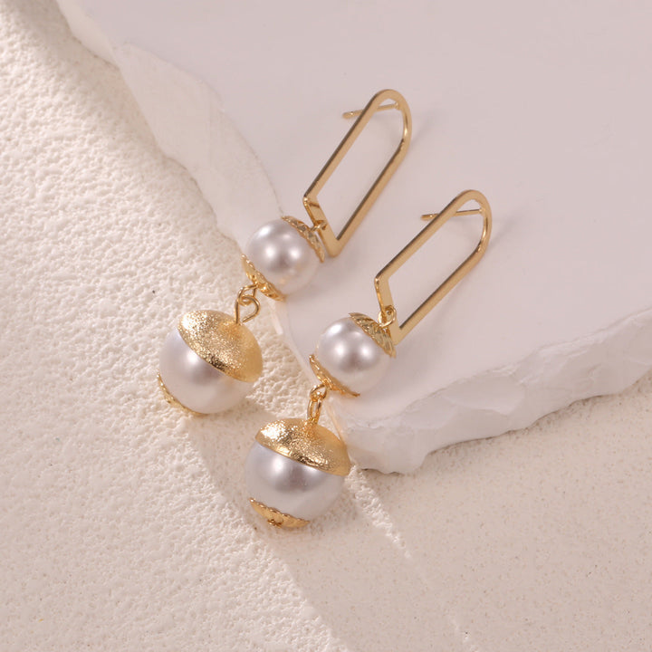 Ladies earrings with elegant pearl design Land Girl