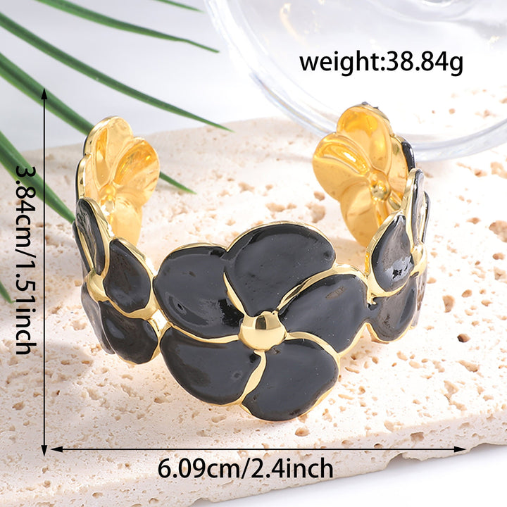 Ladies cuff bracelet with elaborate flower pattern Land Girl