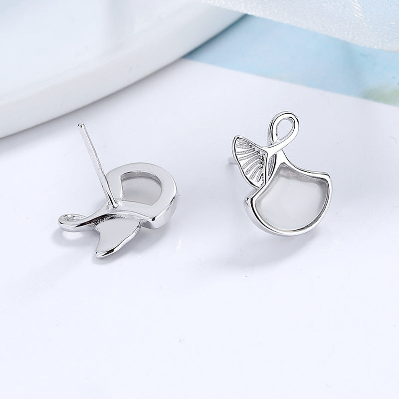 Women's earrings in elegant whale fin design Land Girl