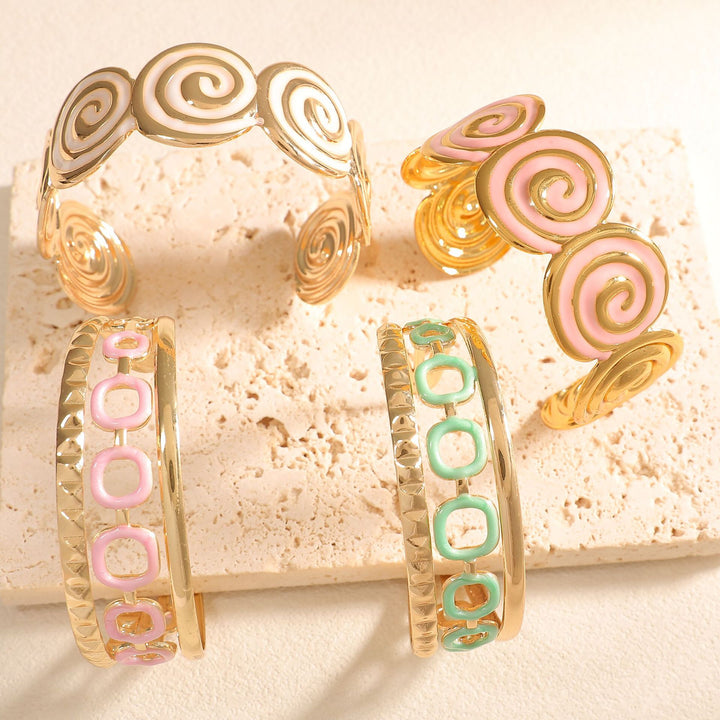 Women's cuff with elegant spiral design Land Girl