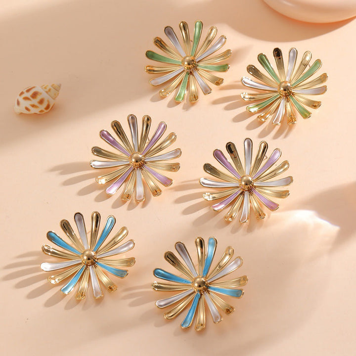 Women’s Flower Earrings in Modern 3D Design Land Girl