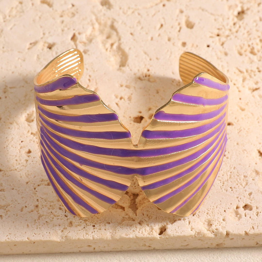 Women's bangle with elegant shell design Land Girl