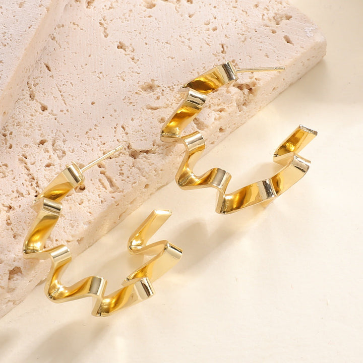 Women's Drop Earrings with Wavy Design Land Girl