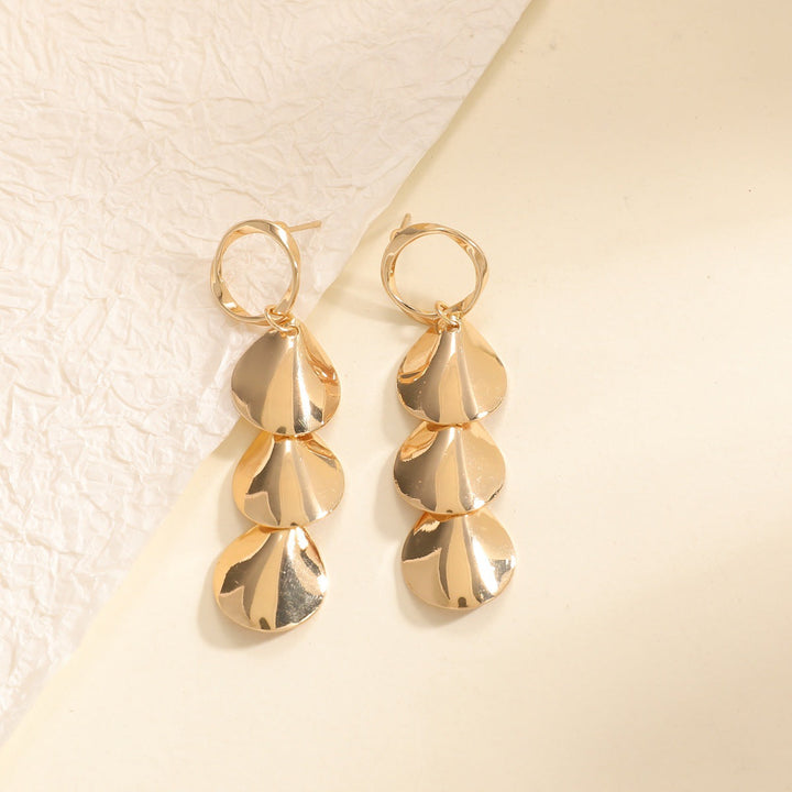 Women Hanging Earrings with Elegant Shell Design Land Girl