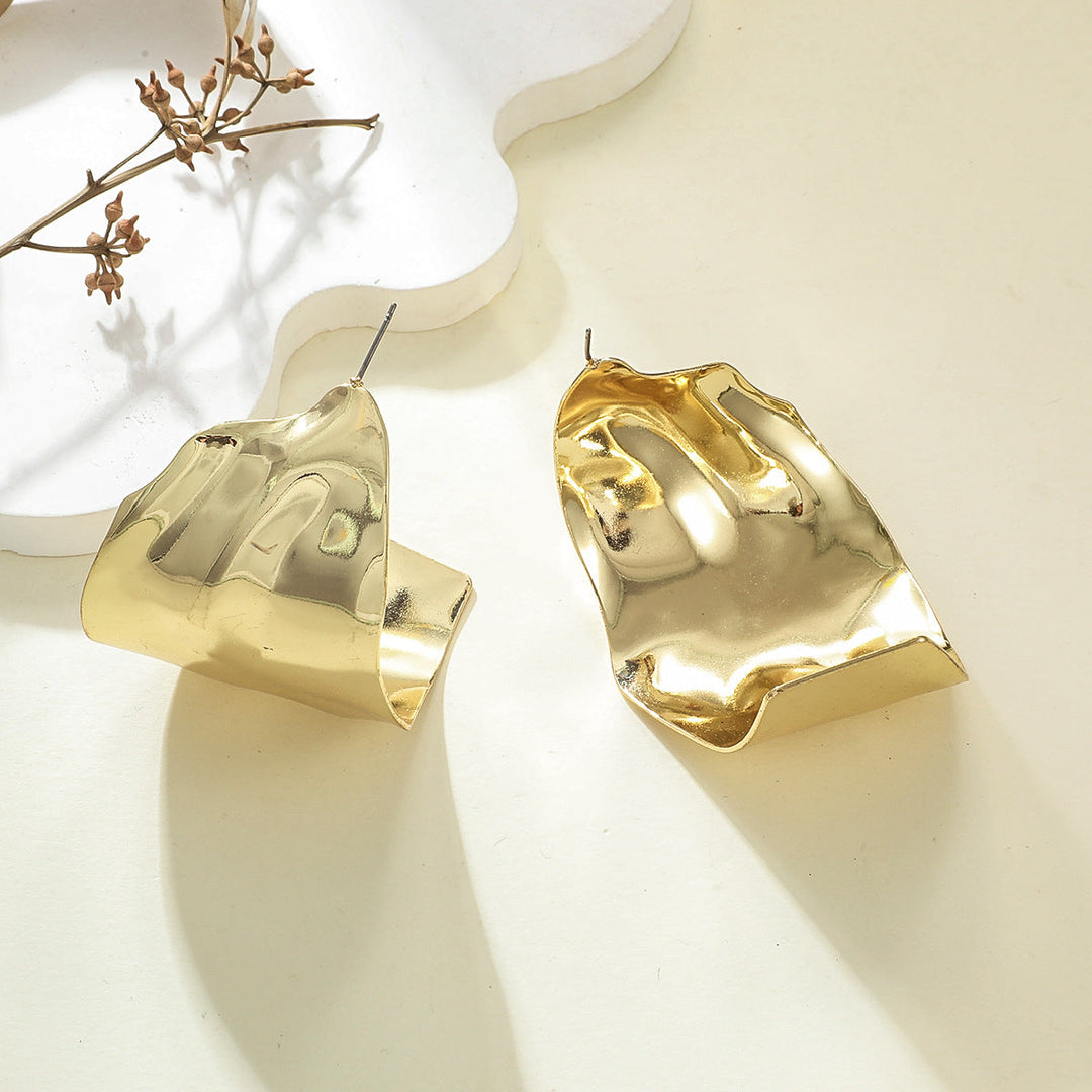 Women's Hanging Earrings in Elegant Wave Pattern Land Girl