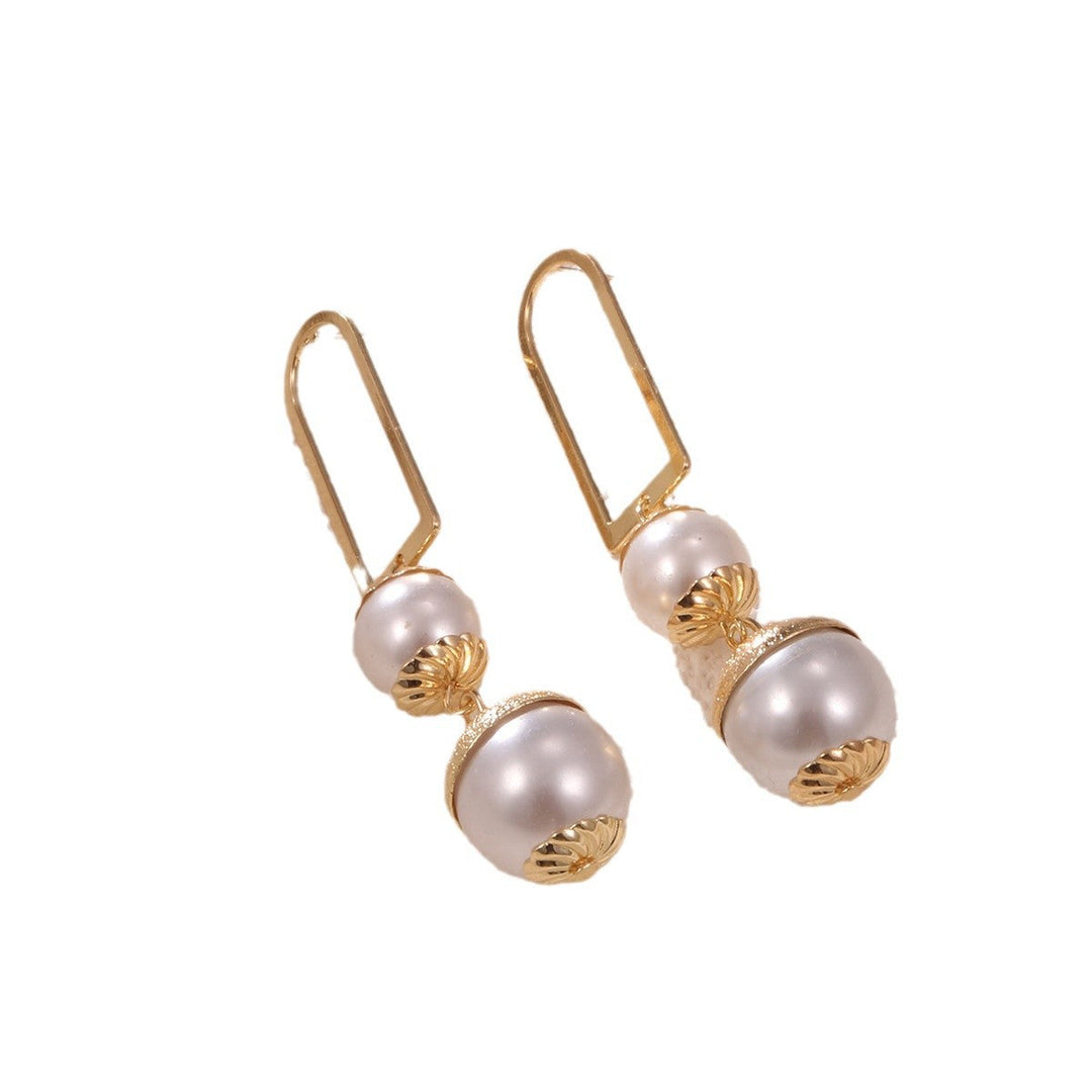 Ladies earrings with elegant pearl design Land Girl