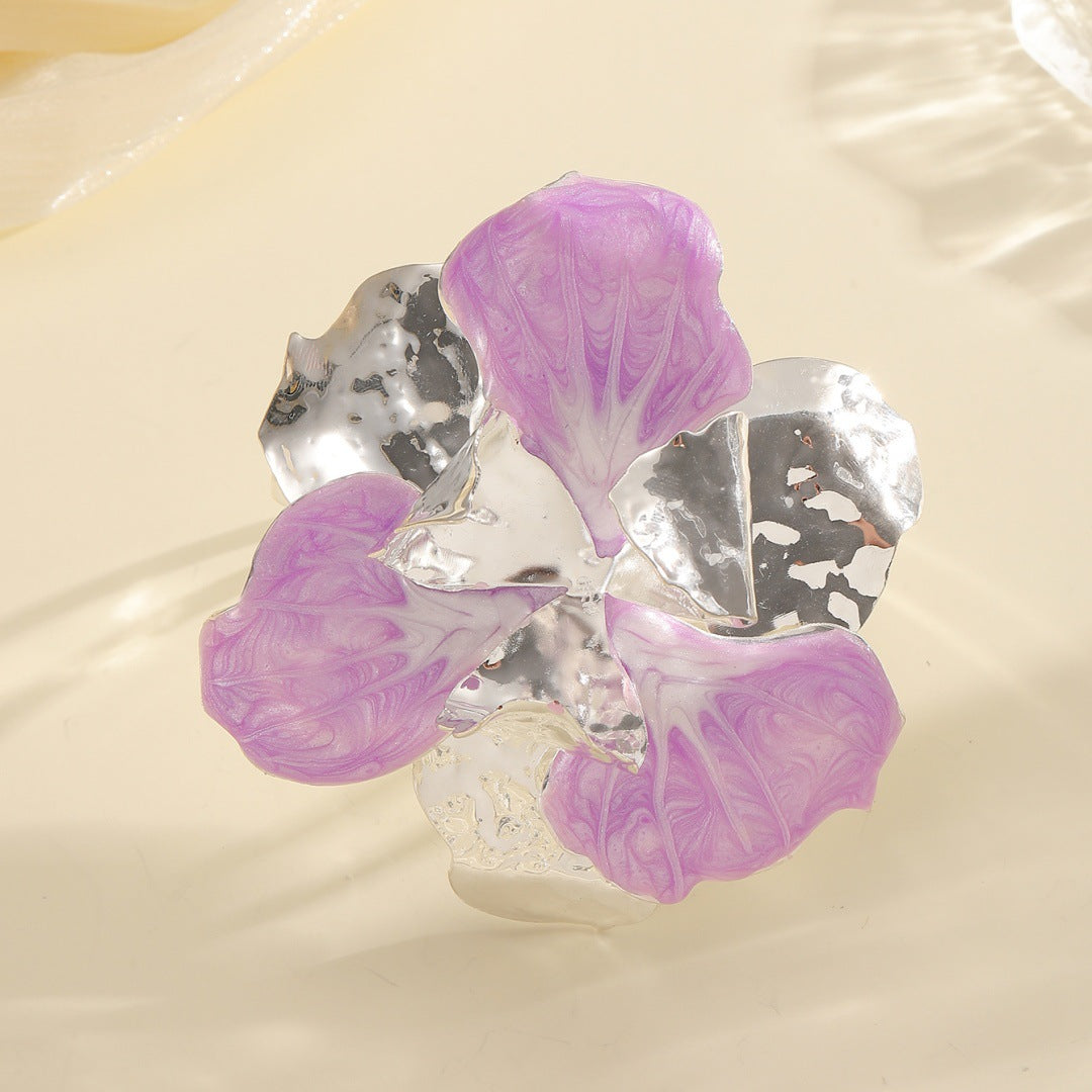 Women's flower-shaped ring made of shiny metal and high-quality epoxy resin Land Girl