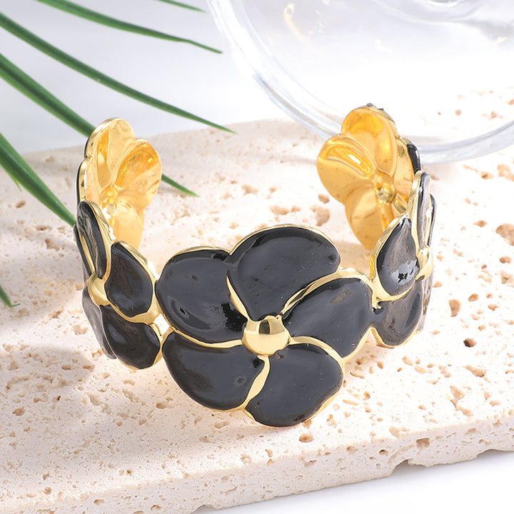 Ladies cuff bracelet with elaborate flower pattern Land Girl