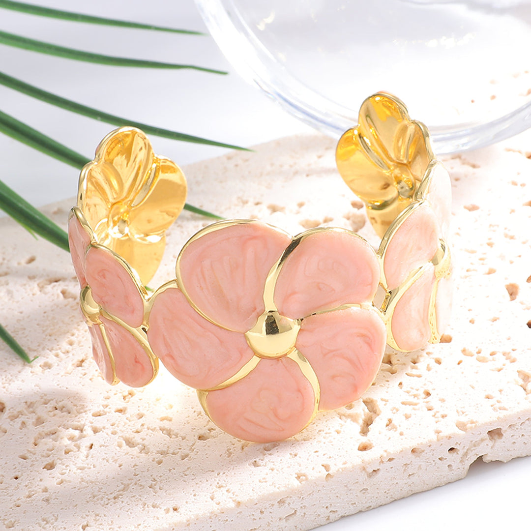 Ladies cuff bracelet with elaborate flower pattern Land Girl