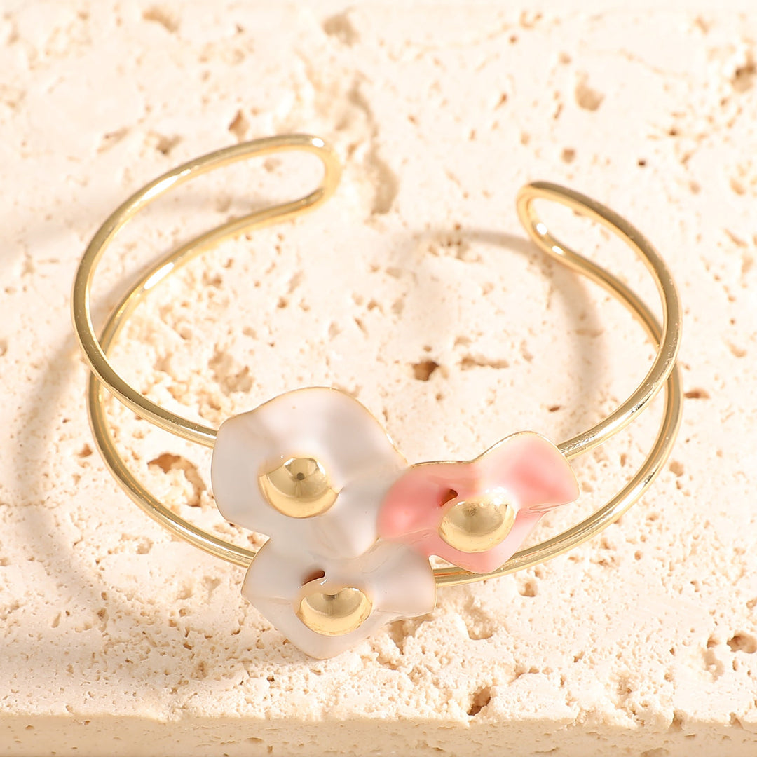 Women's bangle with elaborate floral design Land Girl
