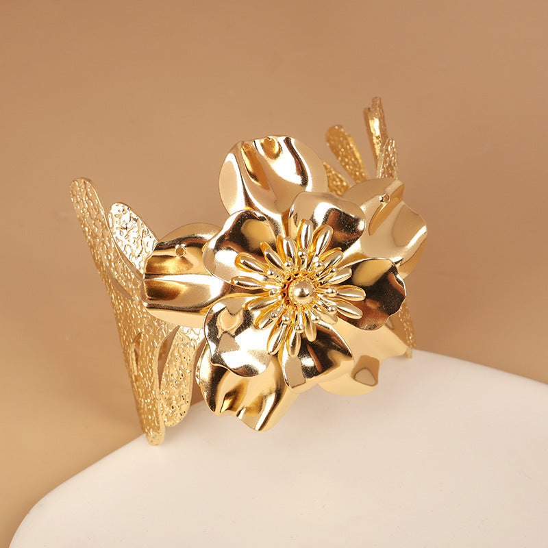 Women's elegant bracelet with artistic floral design Land Girl