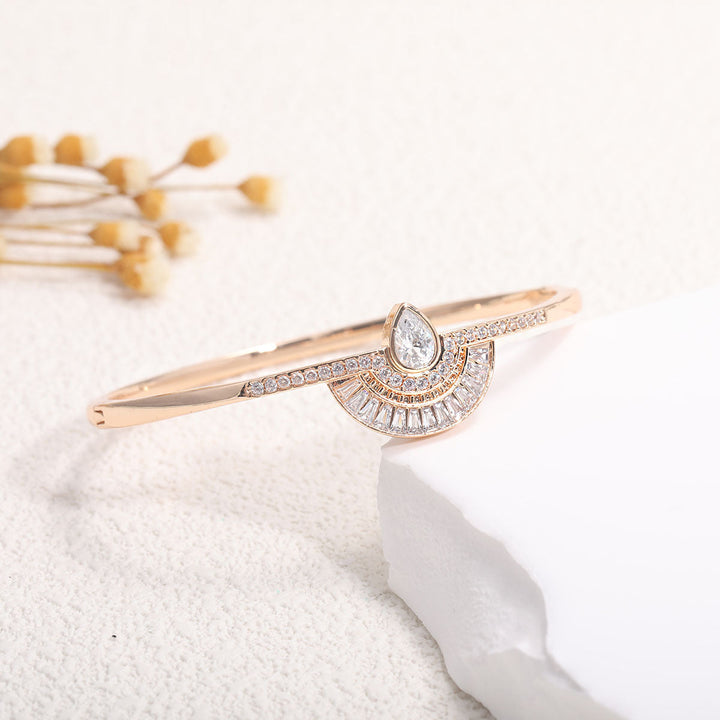 Ladies bracelet with elaborate infinity symbol and sparkling zirconia Land Girl