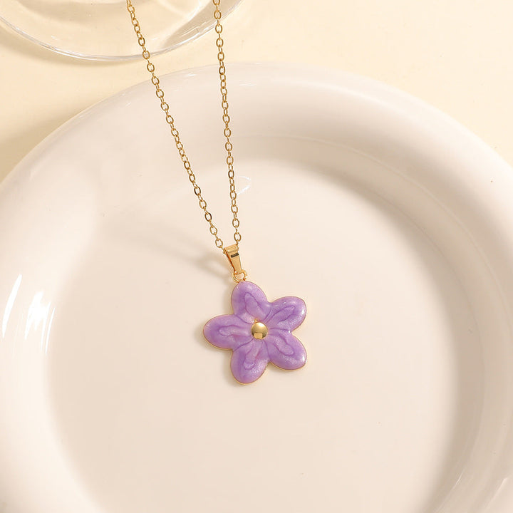 Women’s necklace with elaborately designed flower pendant Land Girl