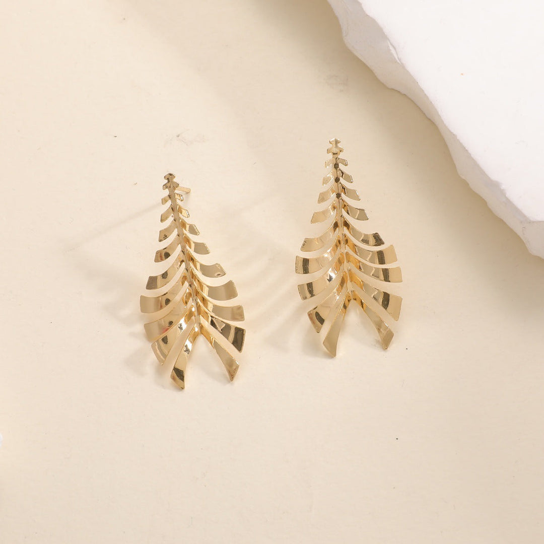 Women Hanging Earrings in Elegant Leaf Design Land Girl