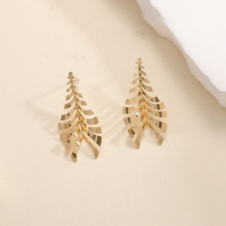 Women Hanging Earrings in Elegant Leaf Design Land Girl