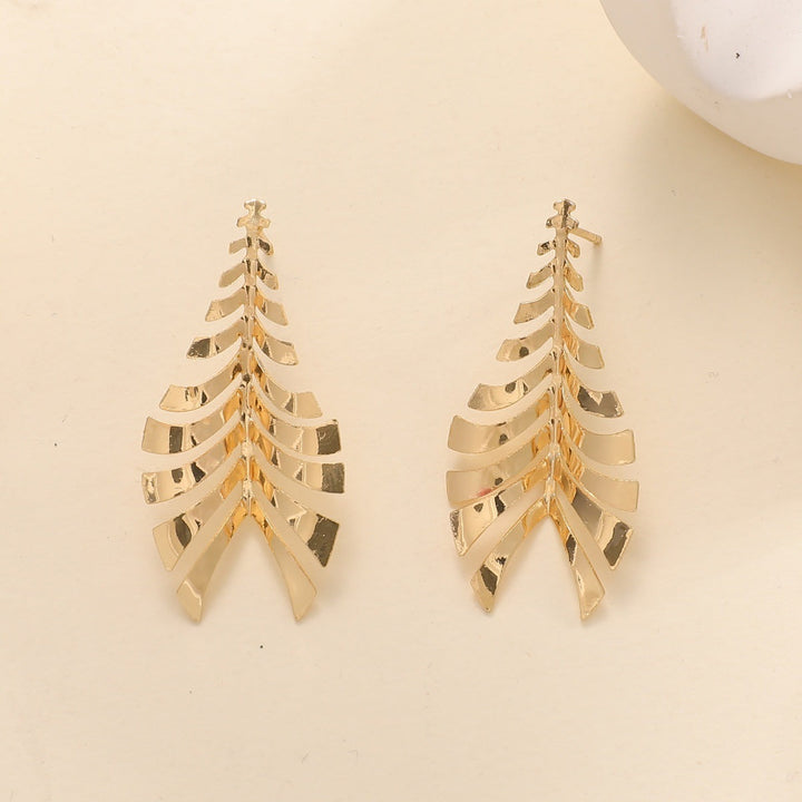 Women Hanging Earrings in Elegant Leaf Design Land Girl