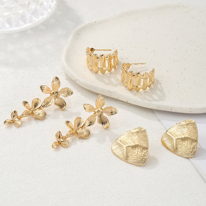 Women's Hanging Earrings with Floral Elements and Elegant Design Land Girl