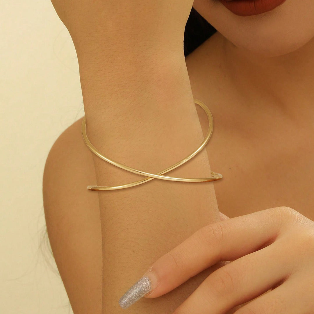 Ladies' bangle with elegant curved design Land Girl