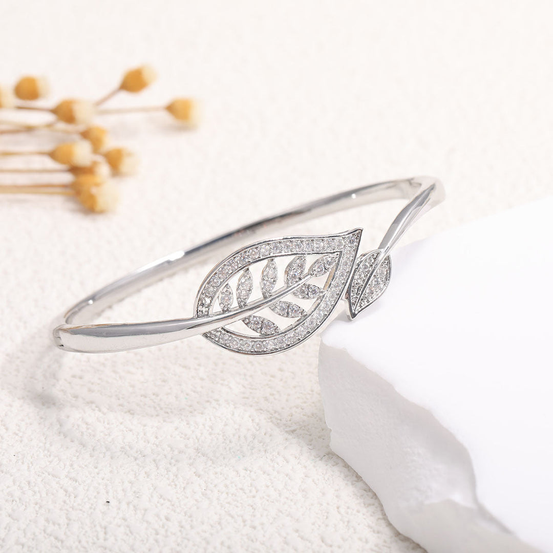 Ladies bracelet with elaborate infinity symbol and sparkling zirconia Land Girl