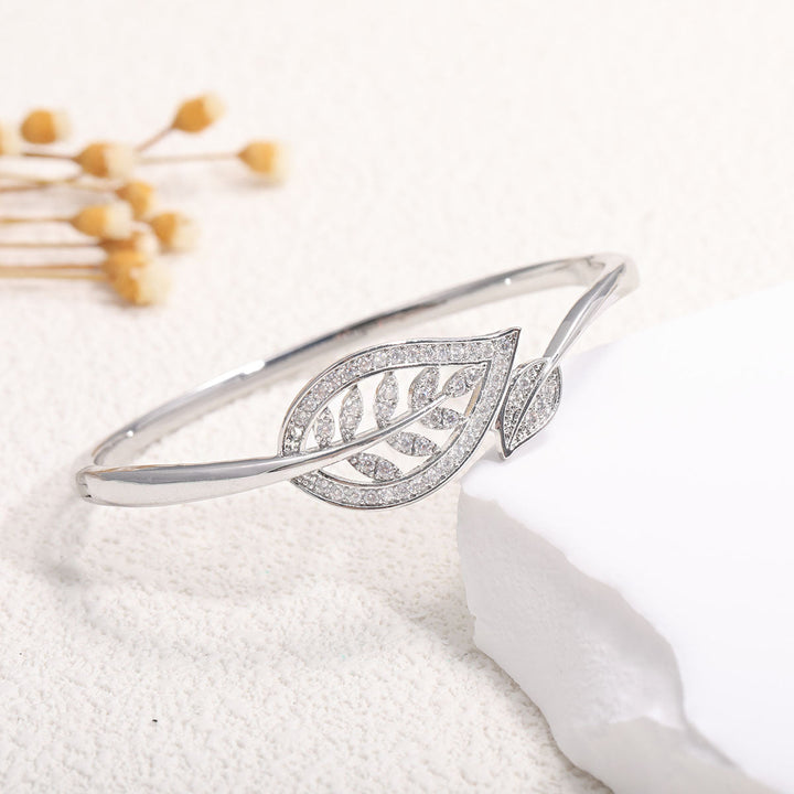 Ladies bracelet with elaborate infinity symbol and sparkling zirconia Land Girl