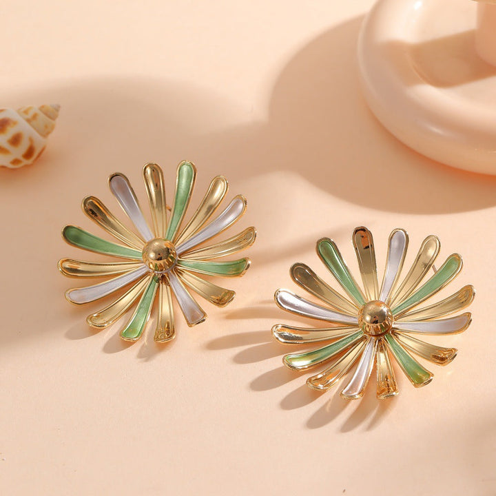 Women’s Flower Earrings in Modern 3D Design Land Girl