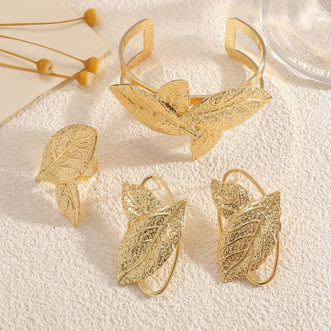 Women’s bracelet with elaborate leaf design Land Girl