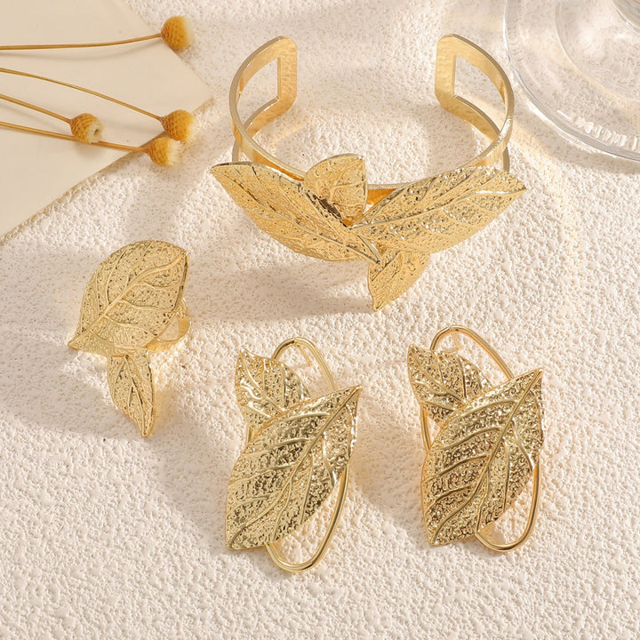 Women’s bracelet with elaborate leaf design Land Girl