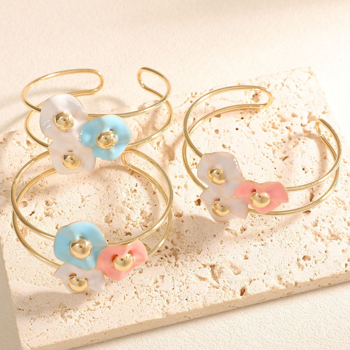 Women's bangle with elaborate floral design Land Girl