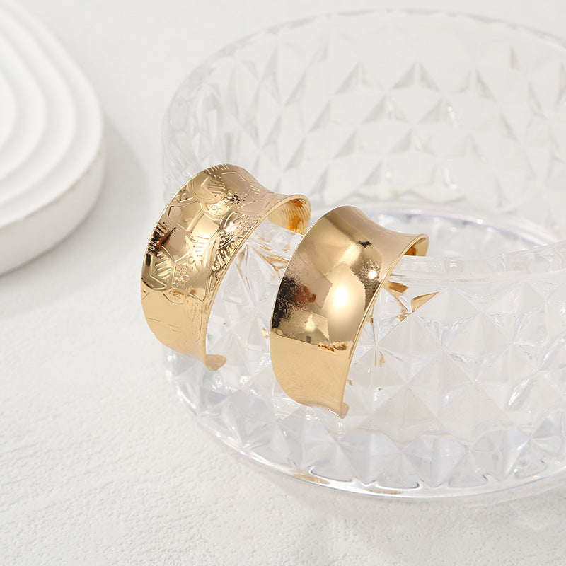 Women's bangles made of high-quality metal with an elegant wave pattern Land Girl