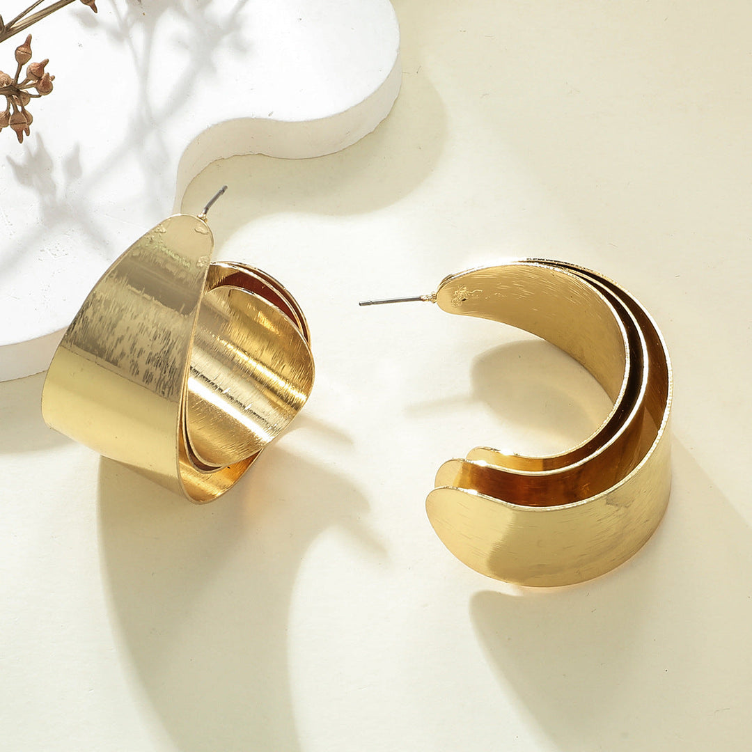 Women's Hanging Earrings in Elegant Wave Pattern Land Girl