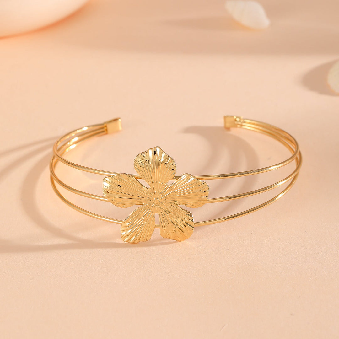 Women's bracelet with intricate bow design Land Girl