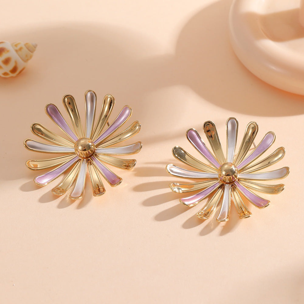 Women’s Flower Earrings in Modern 3D Design Land Girl