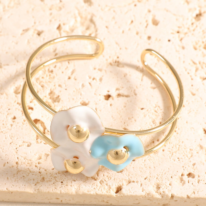 Women's bangle with elaborate floral design Land Girl