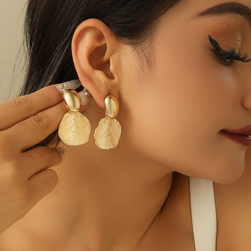 Ladies Hanging Earrings with Luxurious Leaf Design Land Girl